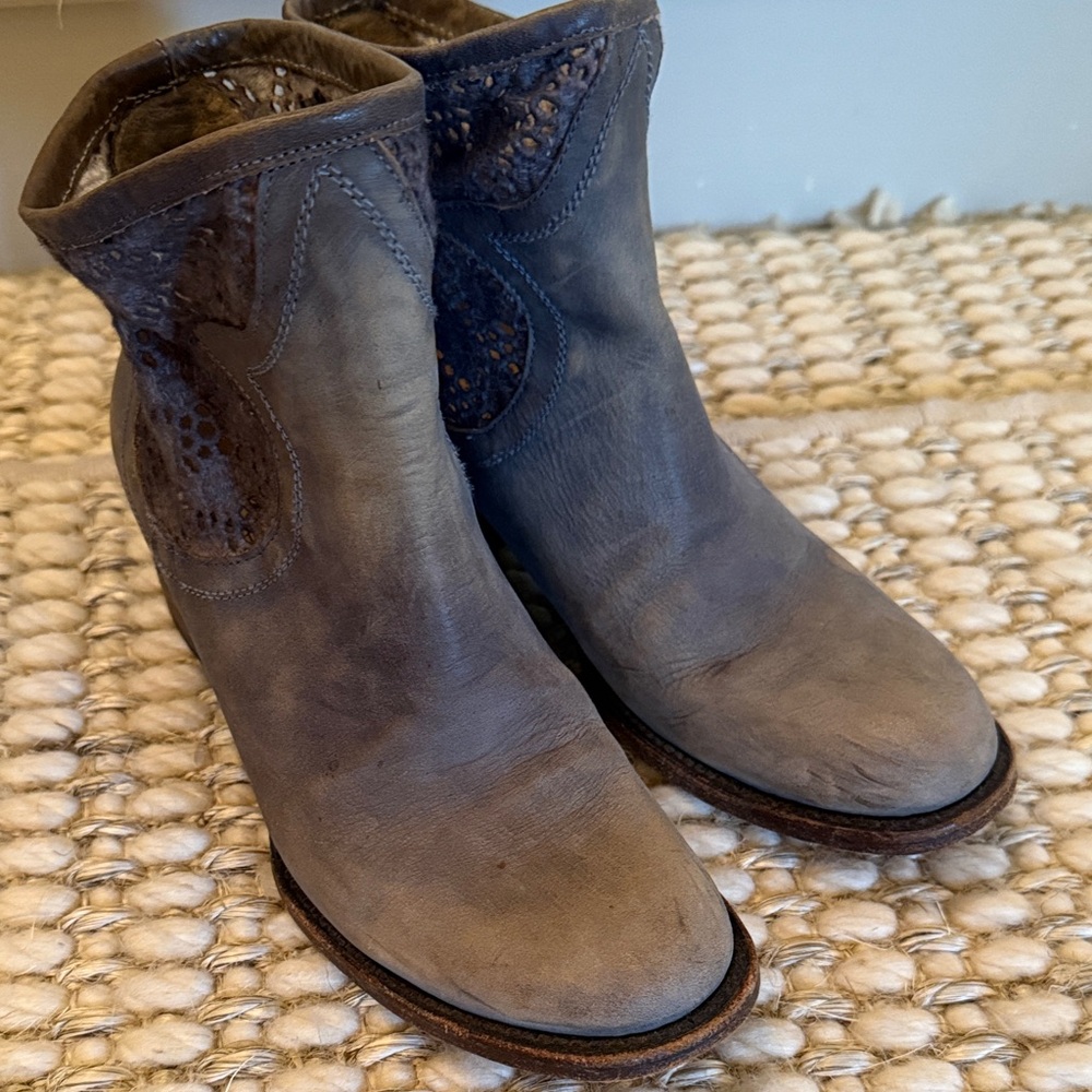 Freebird  by Steven Stylish Gray Ankle Boots